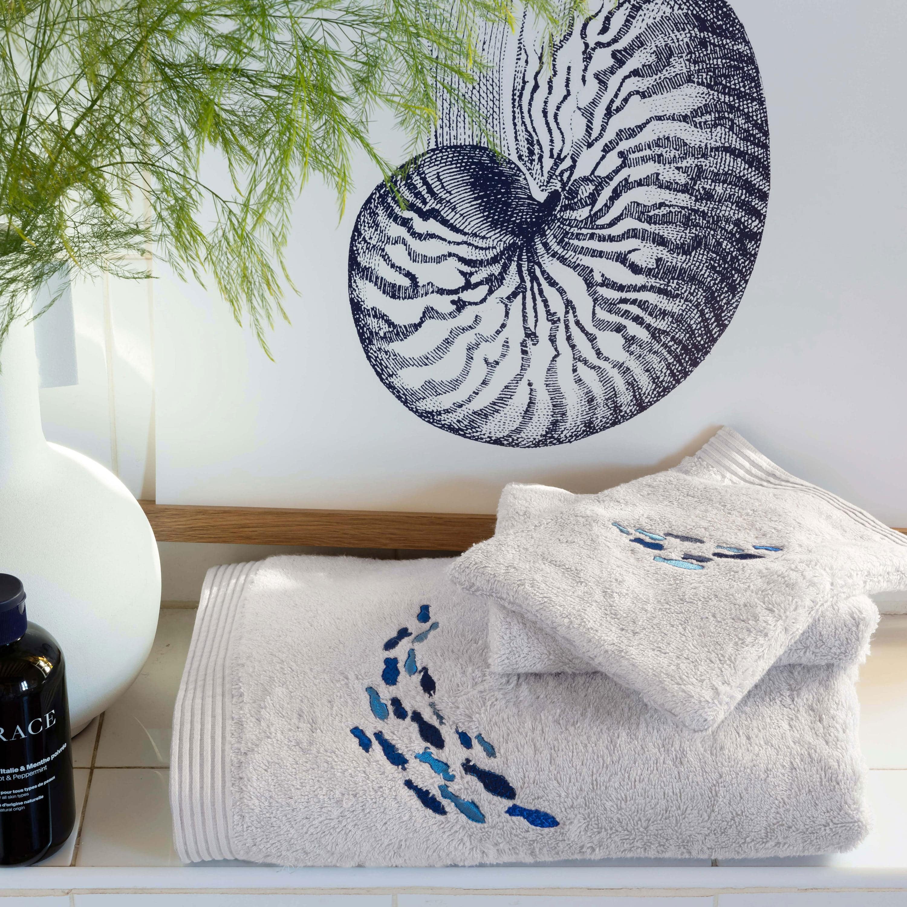 Abysse Grey Cotton and Bamboo Viscose Bath Sheet - Image 2